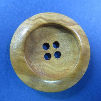 Botón madera 4 agujeros cazoleta